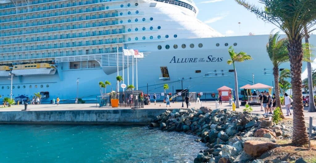 How Many People on a Cruise Ship